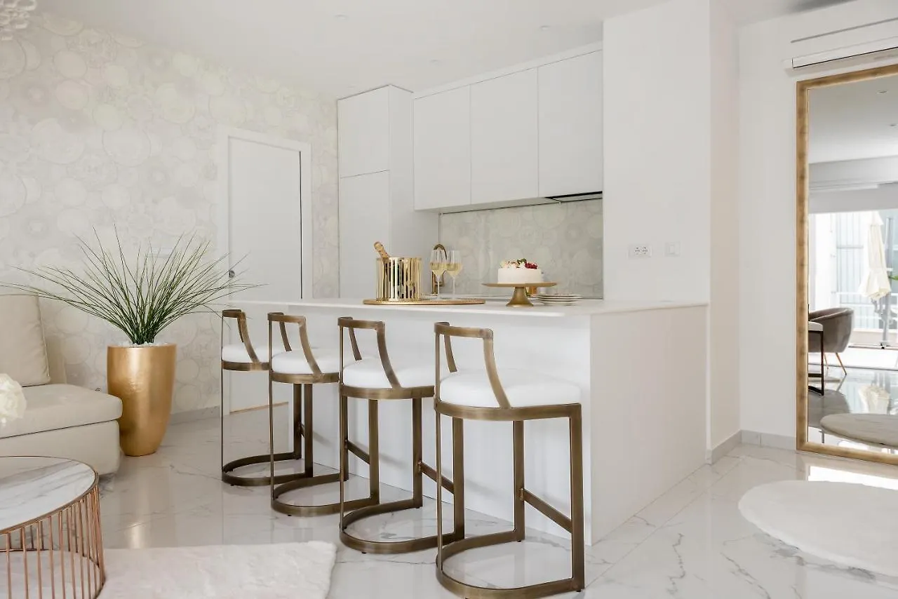 Golden Cell Apartment Split