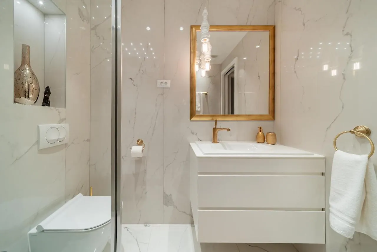 Golden Cell Apartment Split