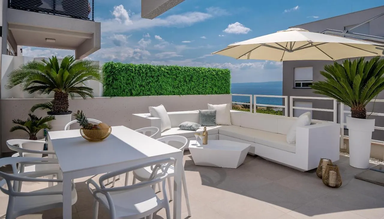 Golden Cell Apartment Split