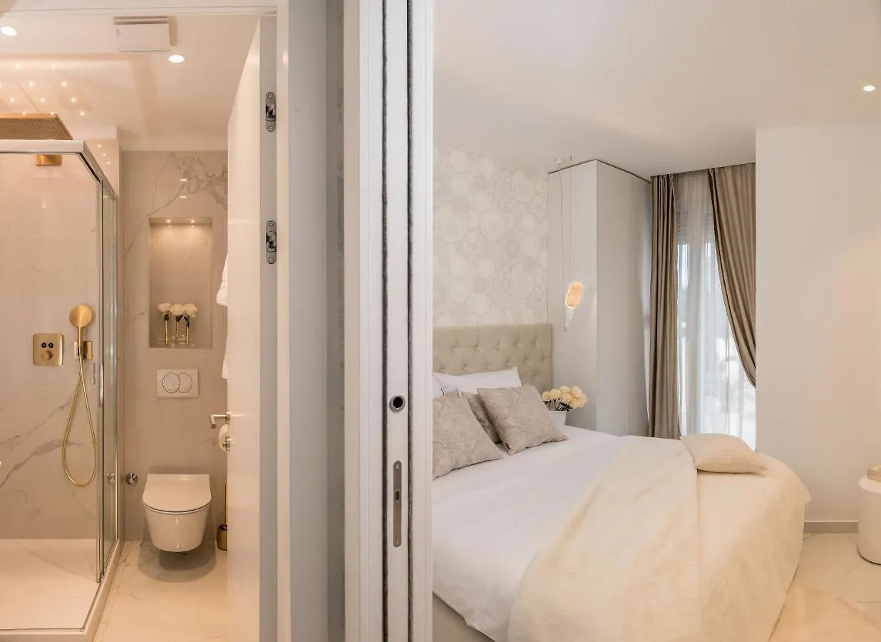 Golden Cell Apartment Split