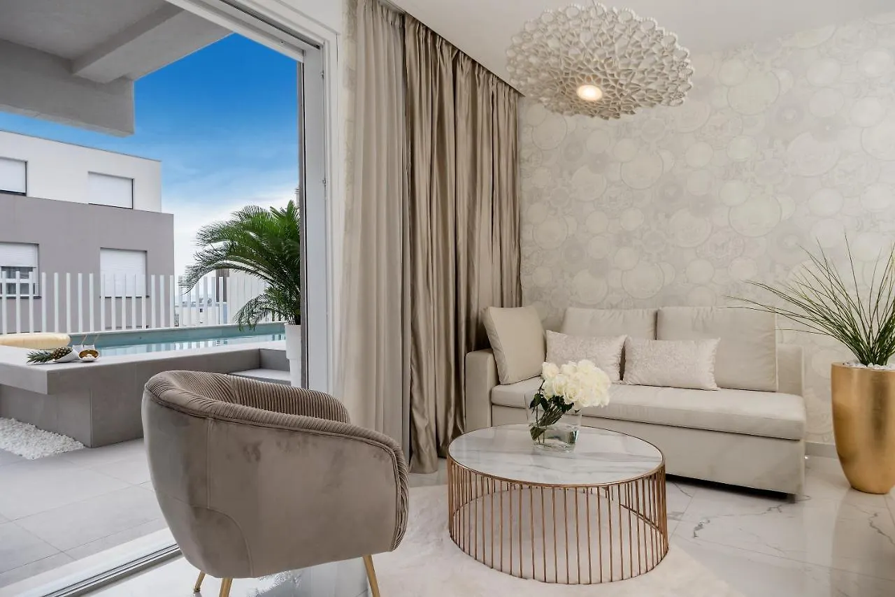 Golden Cell Apartment Split